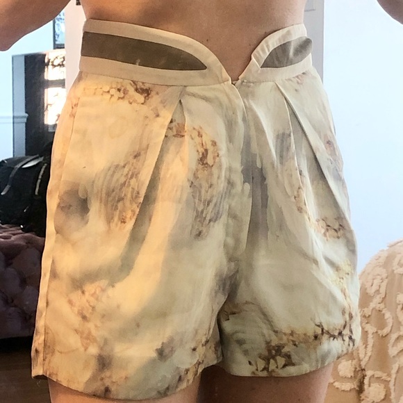 High waisted floral silky shorts - Picture 4 of 6
